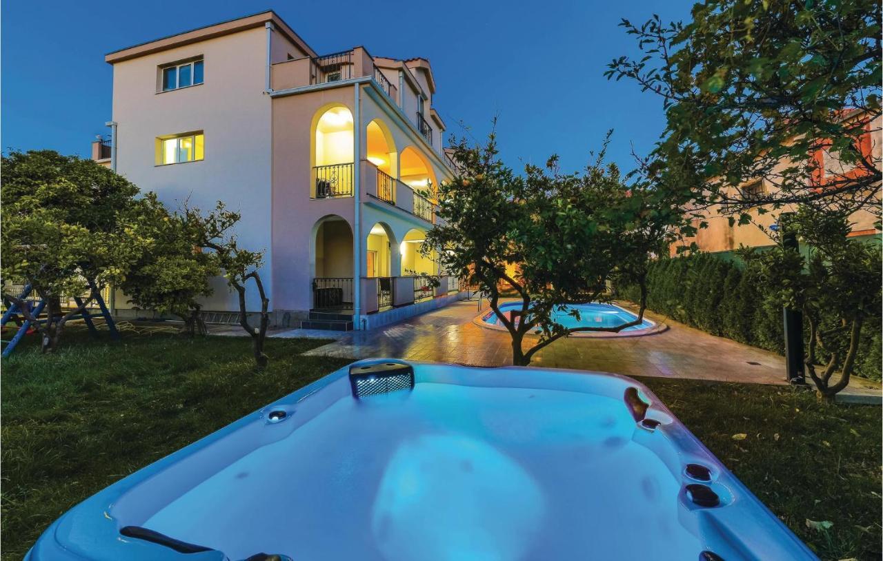 Lovely Apartment In Kastel Stafilic With Jacuzzi Kaštela Exterior foto