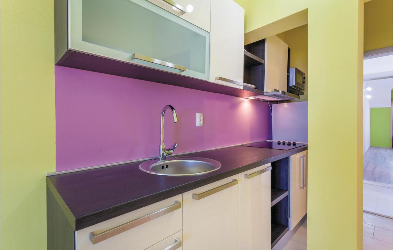 Lovely Apartment In Kastel Stafilic With Jacuzzi Kaštela Exterior foto