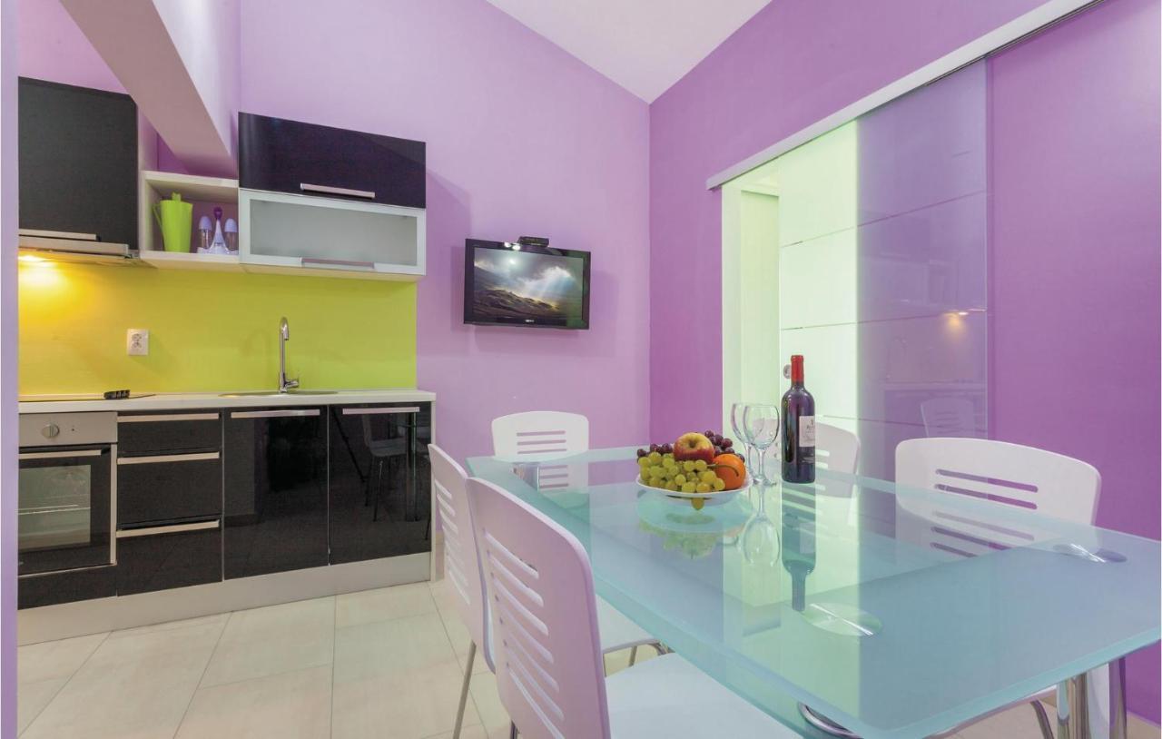 Lovely Apartment In Kastel Stafilic With Jacuzzi Kaštela Exterior foto