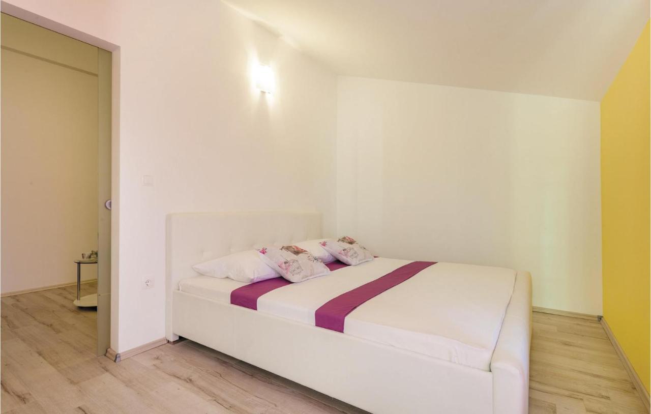 Lovely Apartment In Kastel Stafilic With Jacuzzi Kaštela Exterior foto