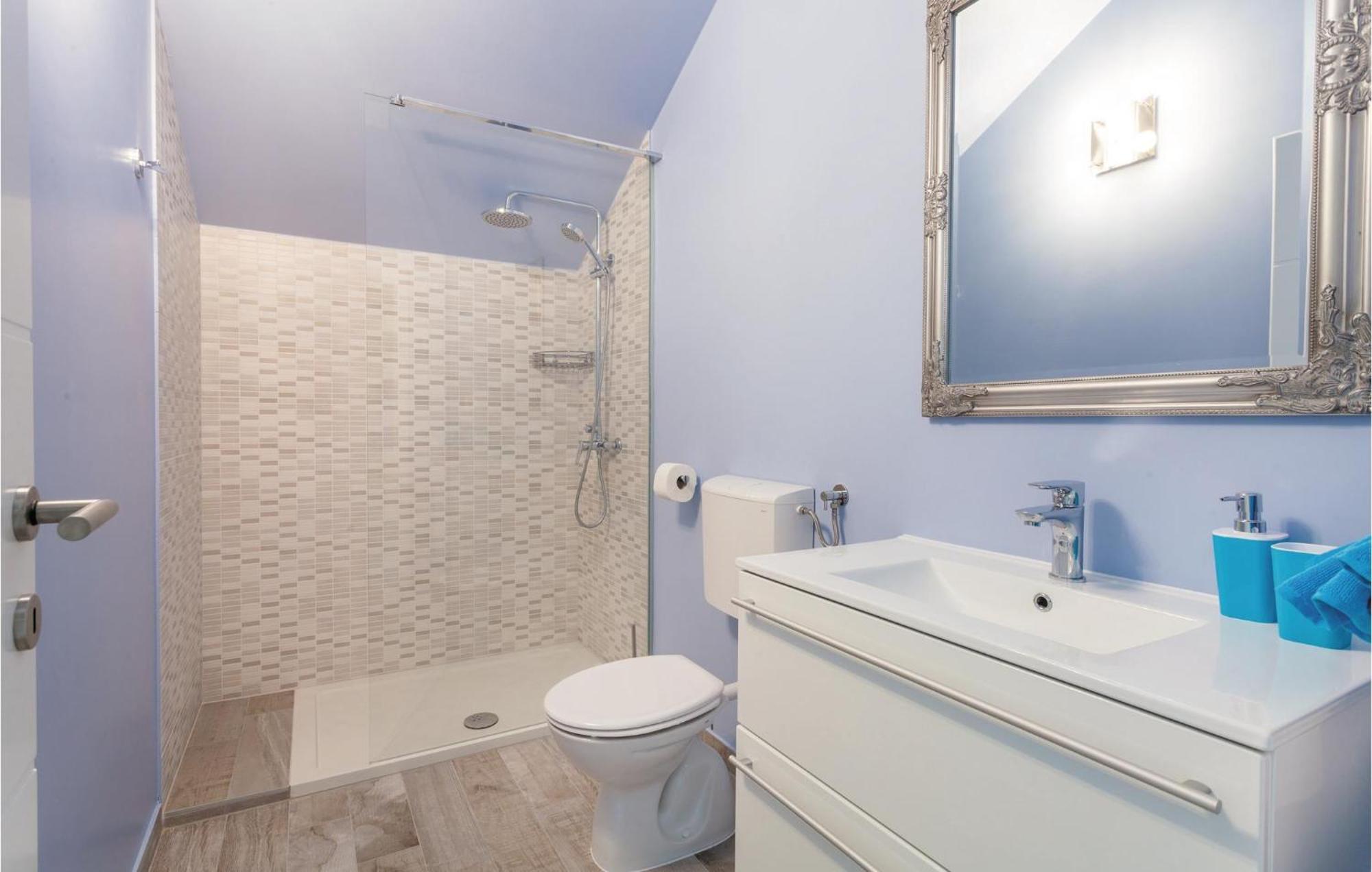 Lovely Apartment In Kastel Stafilic With Jacuzzi Kaštela Exterior foto